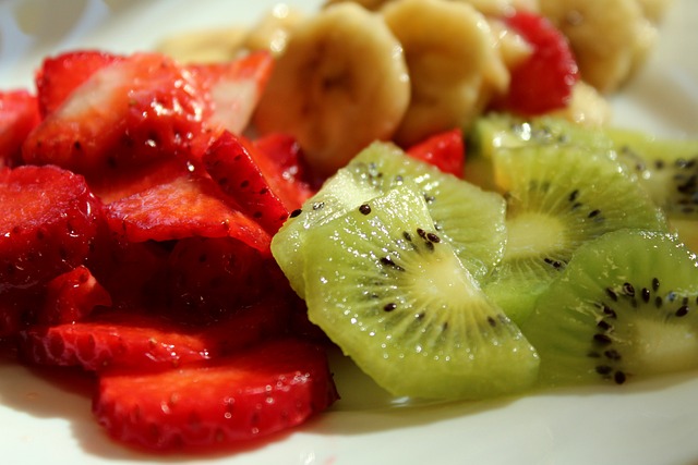 Kiwi And Strawberry Spinach Salad 